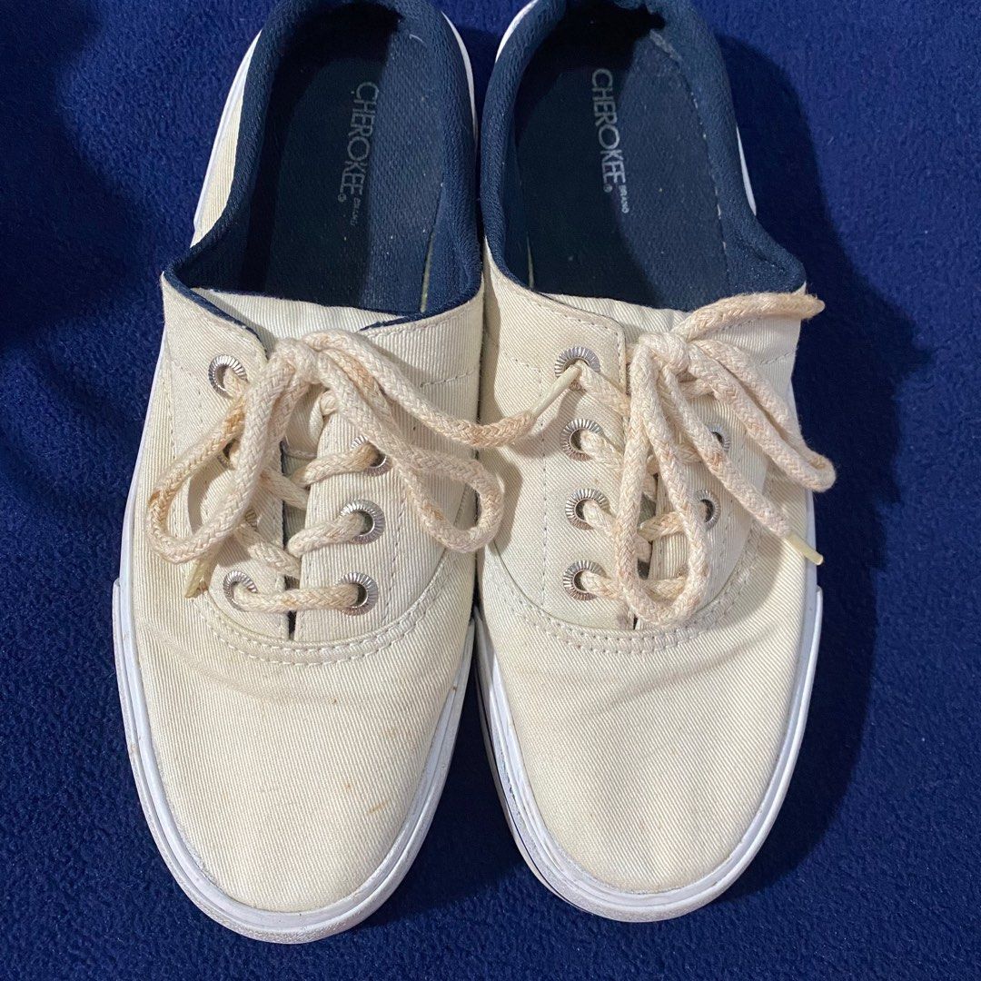 Cherokee Canvas Slip on Shoes Sperry (Category: Sneakers) located in Pateros City. Submitted by zkart (Listing ID 1314662527, Image 2). Description: size 7 womens.