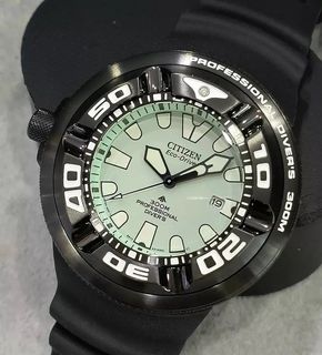 CITIZEN 星辰 Eco-Drive 光動能 專業潛水 series BJ8055 300M 防水 夜光面 合成橡膠錶帶 不鏽鋼錶殼 BJ8055-04X64206802993409110