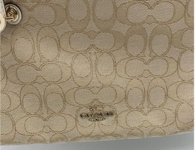 Coach Sling /Shoulder Cream Bag (Category: Cross-body Bags) located in Tacurong. Submitted by burbee05 (Listing ID 1314699606, Image 3). Description: ⭐️LIKE NEW ⭐️Authentic ♥️Coach 37587 Signature Taylor Crossbody Canvas Bag ➡️Medium ➡️Beautiful cream colored messenger bag. It has 1 inch adjustable strap and a front zipper pocket and a snap pocket on the other side. 2 cell phone pockets and one zipper pocket on the inside. It also zippers close..