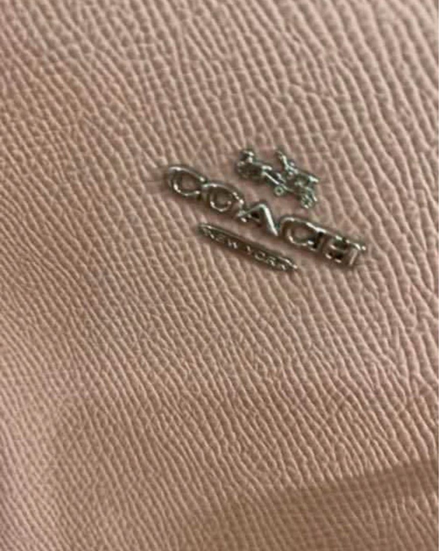 Coach staton Bag (Category: Luxury Bags & Wallets) located in Pasay City. Submitted by mpreloved57 (Listing ID 1314563120, Image 3). Description: With straps Very spacious Brandnew Authentic .
