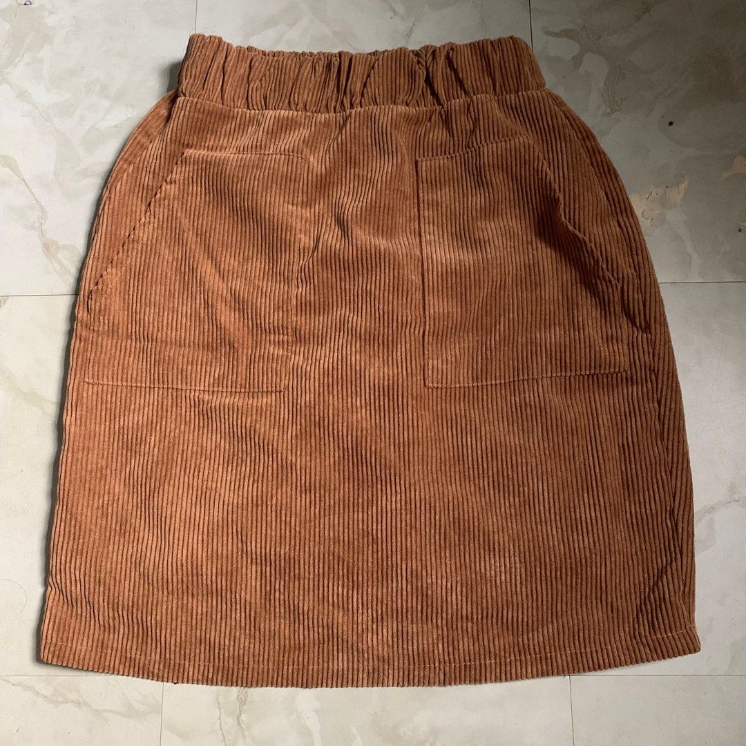 Corduroy Midi Skirt (Category: Skirts) located in Taguig. Submitted by askgue (Listing ID 1314640417, Image 1). Description: Garterized. Fits 25-30” waistline 20.5” length With pockets .