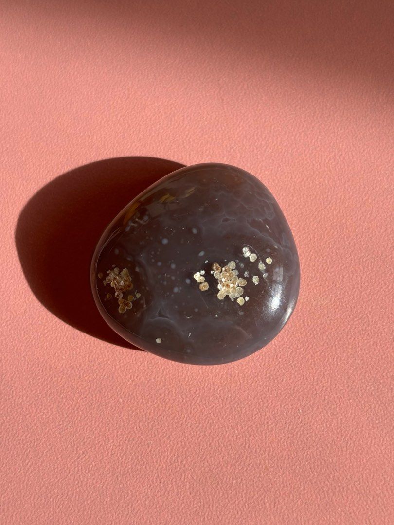 Crystals: Agate Mini Palm Stone (Category: Other Home Decor) located in Las Pinas. Submitted by cc.declutter (Listing ID 1314721849, Image 2). Description: up for sale agate mini palm stone php 150, negotiable 1.4 x 2.9 x 3.2cm pay 50% within 24 hours, then settle remaining balance in 3 days max location: las piñas mop: bpi, maya, gcash mod: same-day delivery, j&t, gogoxpress.