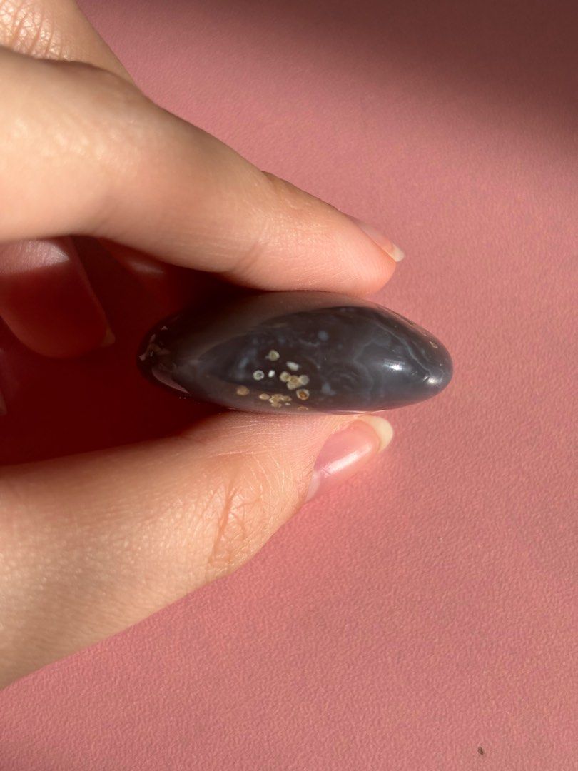 Crystals: Agate Mini Palm Stone (Category: Other Home Decor) located in Las Pinas. Submitted by cc.declutter (Listing ID 1314721849, Image 3). Description: up for sale agate mini palm stone php 150, negotiable 1.4 x 2.9 x 3.2cm pay 50% within 24 hours, then settle remaining balance in 3 days max location: las piñas mop: bpi, maya, gcash mod: same-day delivery, j&t, gogoxpress.