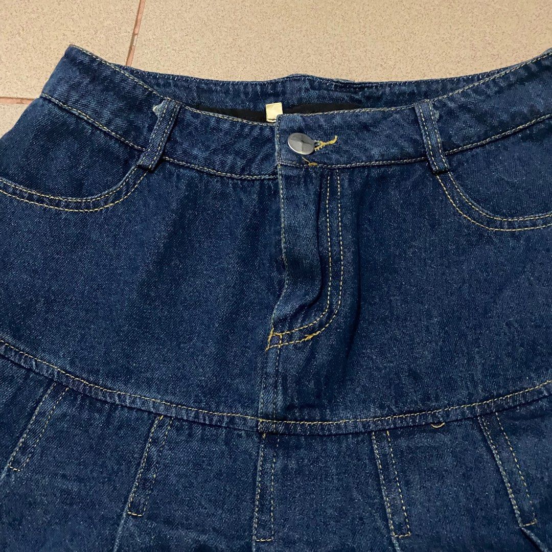 Denim Pleated Skirt (Category: Skirts) located in San Pedro. Submitted by ranze (Listing ID 1314576561, Image 3). Description: Denim Pleated Skirt cute for fits! Size: Waist 28-29 Length 16.
