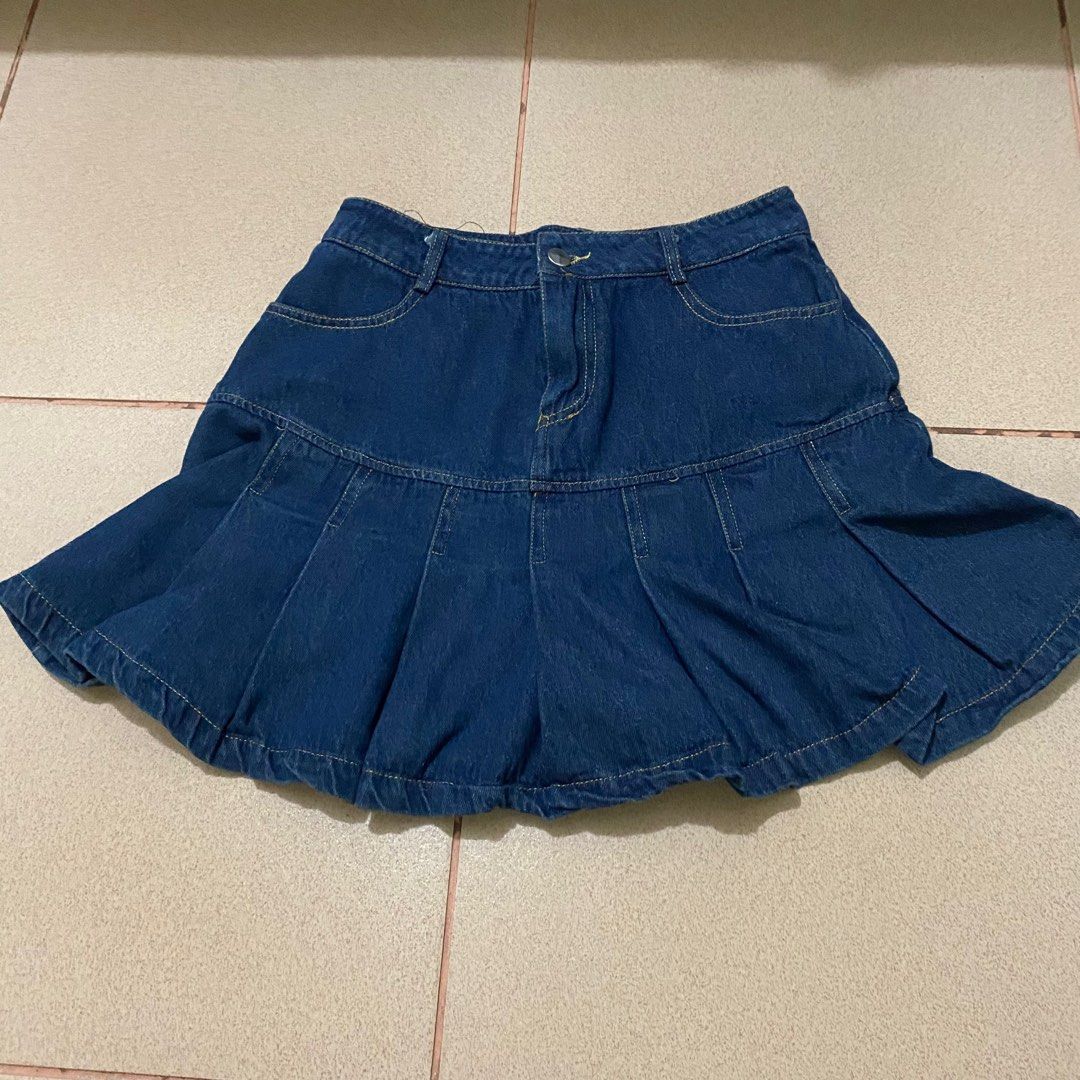 Denim Pleated Skirt (Category: Skirts) located in San Pedro. Submitted by ranze (Listing ID 1314576561, Image 1). Description: Denim Pleated Skirt cute for fits! Size: Waist 28-29 Length 16.