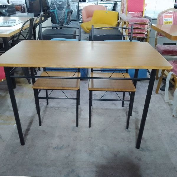 Dining Table Set SS-211 4 Seater Oak (Category: Tables & Sets) located in Paranaque City. Submitted by ivy69425 (Listing ID 1314657210, Image 3). Description: Brand: Non-Branded Model: SS-211 Color: Oak Condition: New/With Box Material: Steel/Wood.