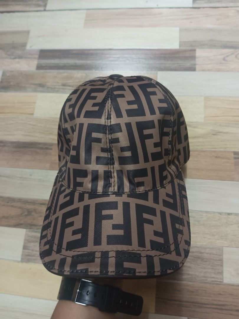 Cap fendi outlet