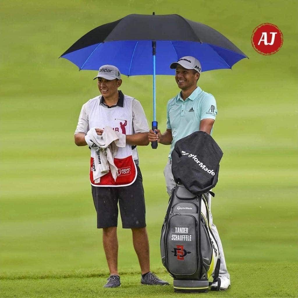 Golf jumbo umbrella (Category: Umbrellas) located in Mandaluyong City. Submitted by shopmla (Listing ID 1314633505, Image 1). Description: Golf jumbo umbrella Php 250. Auto fiber frame 27 inches With carry belt.