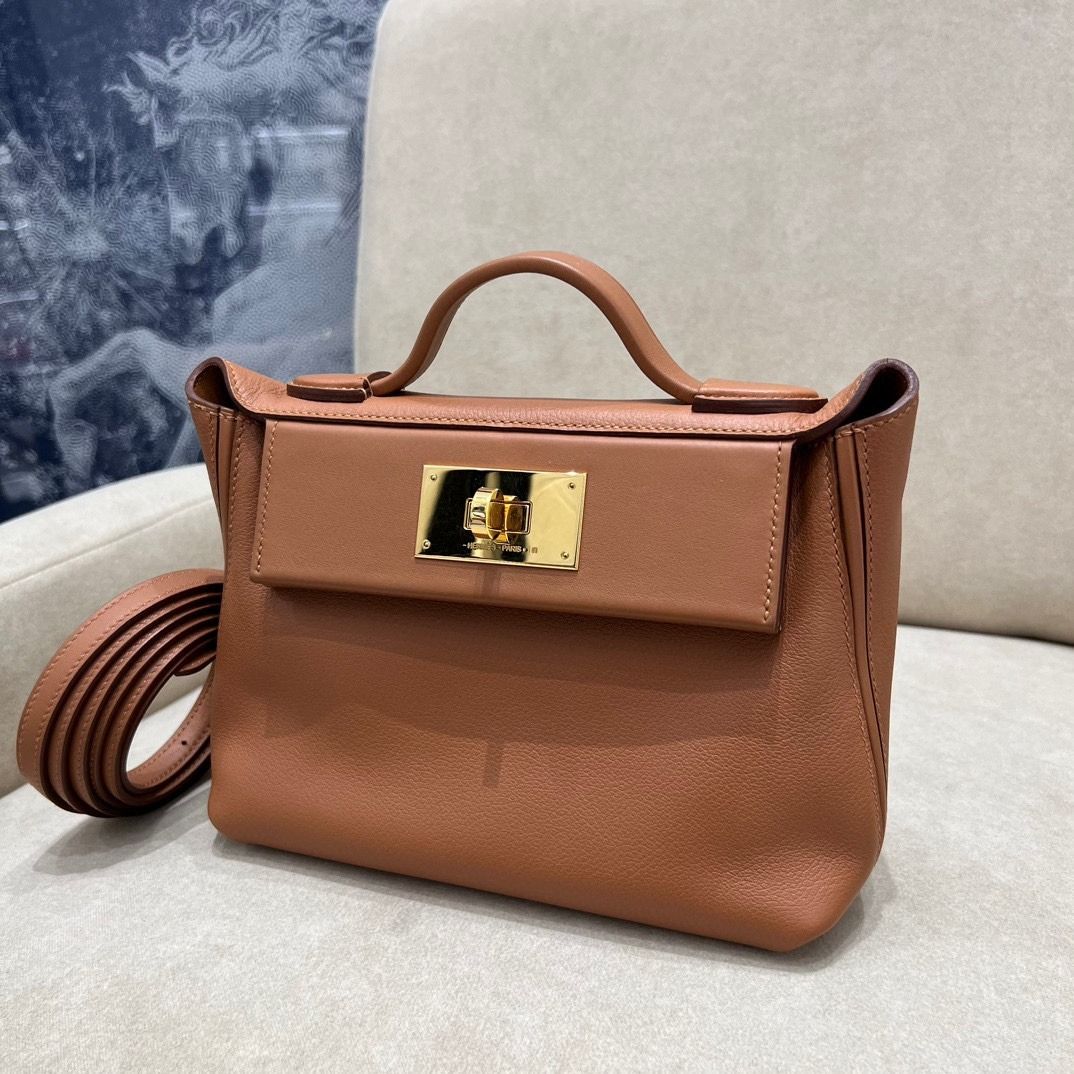 Hermes Kelly grabbing 2424 21 Z