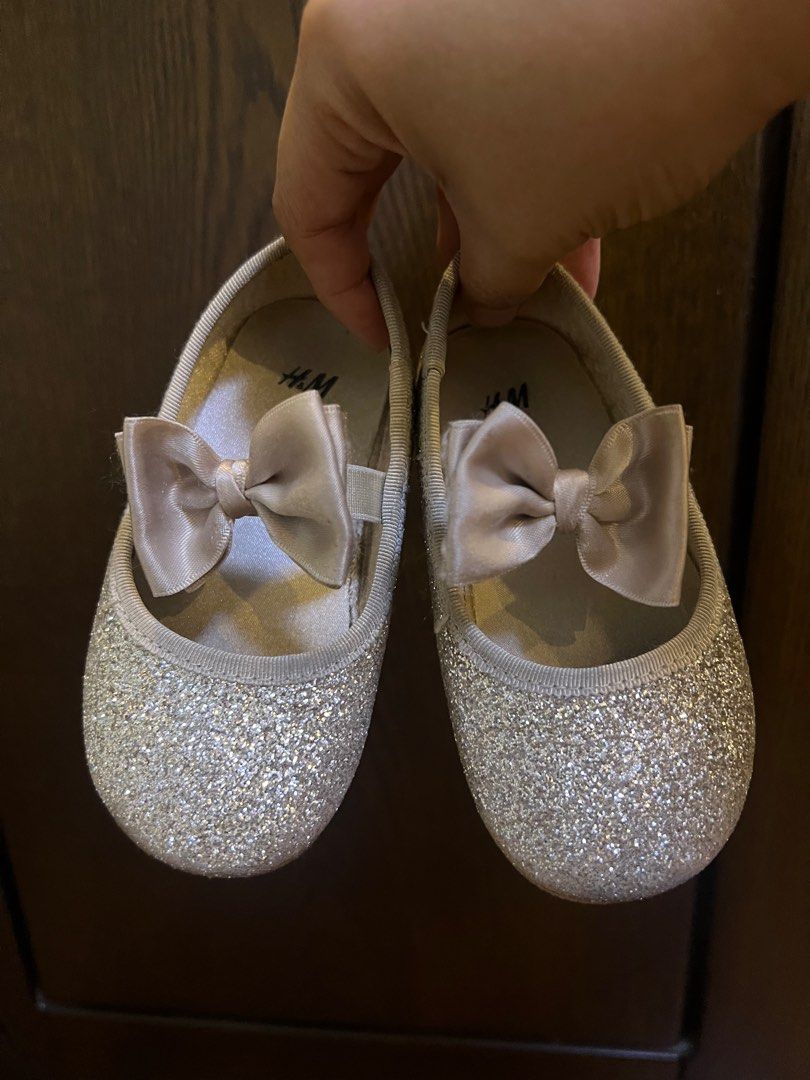 H&M Dollshoes Kids (Category: Babies & Kids Fashion) located in San Fernando. Submitted by iris_dj23 (Listing ID 1314664193, Image 1). Description: H&M ballet pumps Eur 22 .