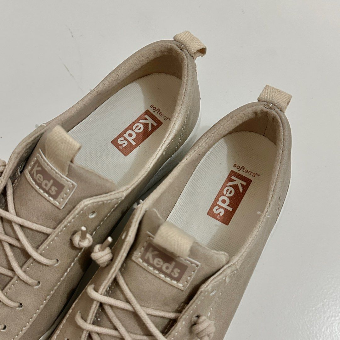 Keds kickback PU leather (Category: Sneakers) located in Guimba. Submitted by _thrift_things_ (Listing ID 1314705417, Image 3). Description: Cracks in some parts Comes with original box Bought for ₱3,995 Rfs: too small na for me .