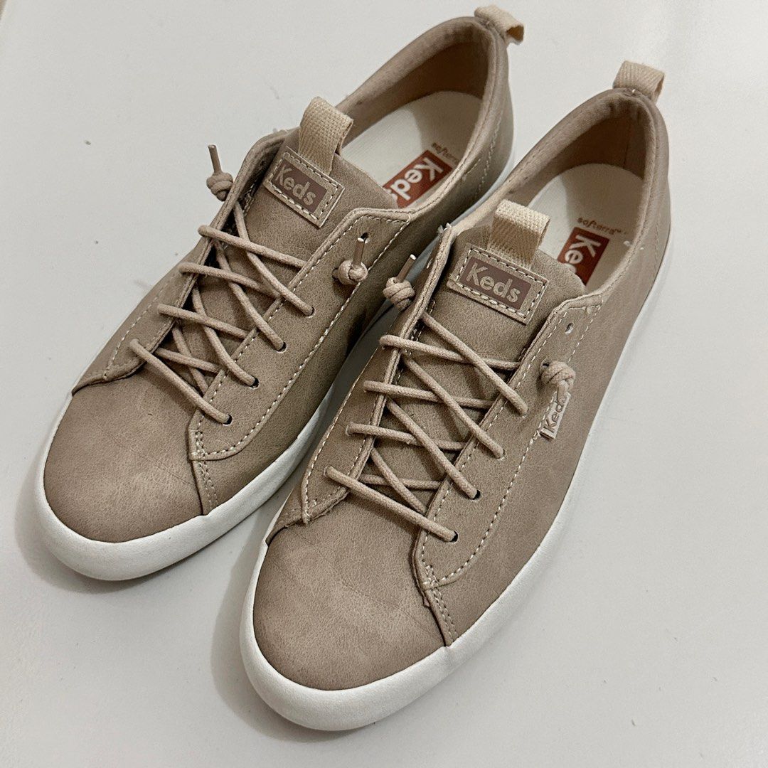 Keds kickback PU leather (Category: Sneakers) located in Guimba. Submitted by _thrift_things_ (Listing ID 1314705417, Image 2). Description: Cracks in some parts Comes with original box Bought for ₱3,995 Rfs: too small na for me .