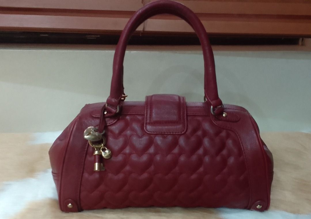 Lovcat Maroon Boston bag (Category: Luxury Bags & Wallets) located in Marikina City. Submitted by tatascollections (Listing ID 1314601467, Image 3). Description: Item's color may differ because of lighting MODE OF PAYMENT: - GCASH ONLY SHIPPING VIA: - LALAMOVE CONTACT NUMBER: 0960-371-8661 DIRECT MESSAGE US FOR MORE INFO AND PICTURES!.