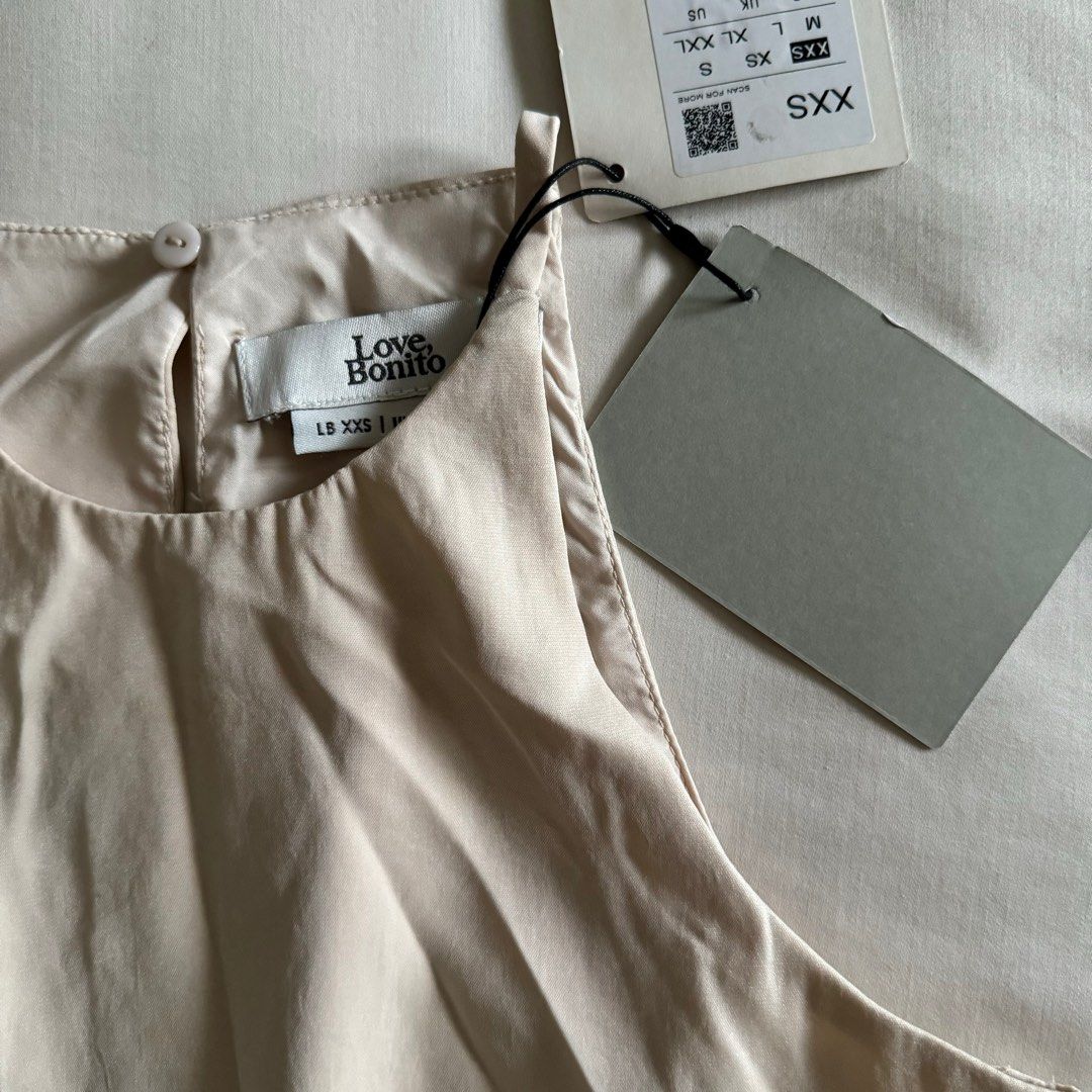 Love Bonito Callie Halter Top (Category: Blouses) located in Subic. Submitted by r_milan (Listing ID 1314659952, Image 3). Description: Love Bonito Callie Classic Halter Top Retail: $25 (P1.45k+) Bought at $23 Still with tags RFS: Does not fit me.