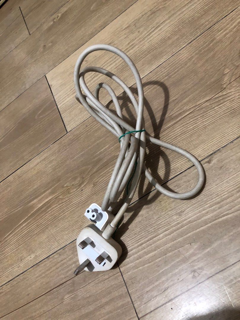 Macbook magsafe extension cable (Category: Cables & Adaptors) located in Las Pinas. Submitted by opinamagal36999 (Listing ID 1314579557, Image 1). Description: .