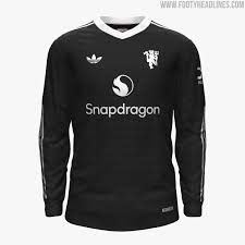 Man Utd 24 25 Goalkeeper Third Kit Men s Fashion Activewear on Carousell