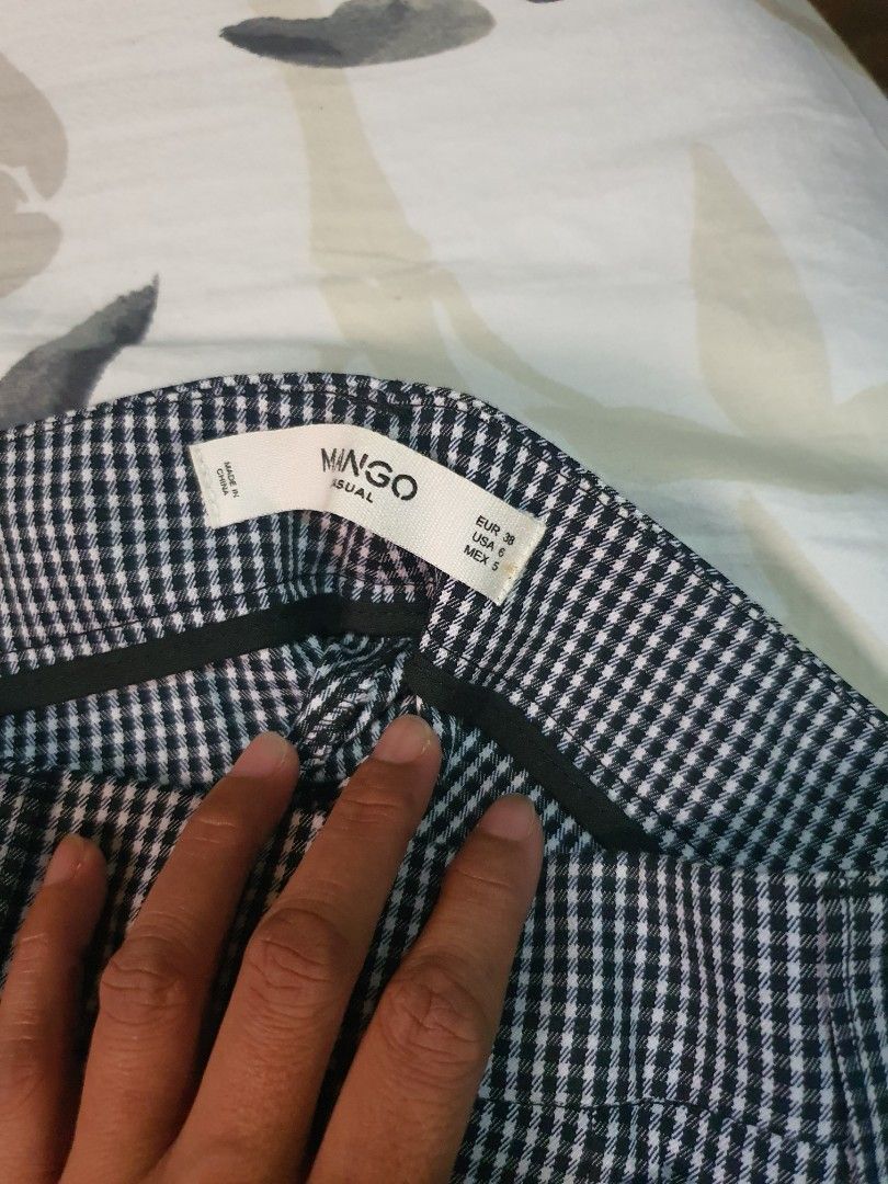 Mango Black and White Trousers (Category: Trousers) located in Manila. Submitted by mane_13 (Listing ID 1314630995, Image 3). Description: RFS: Dies not fit me anymore.