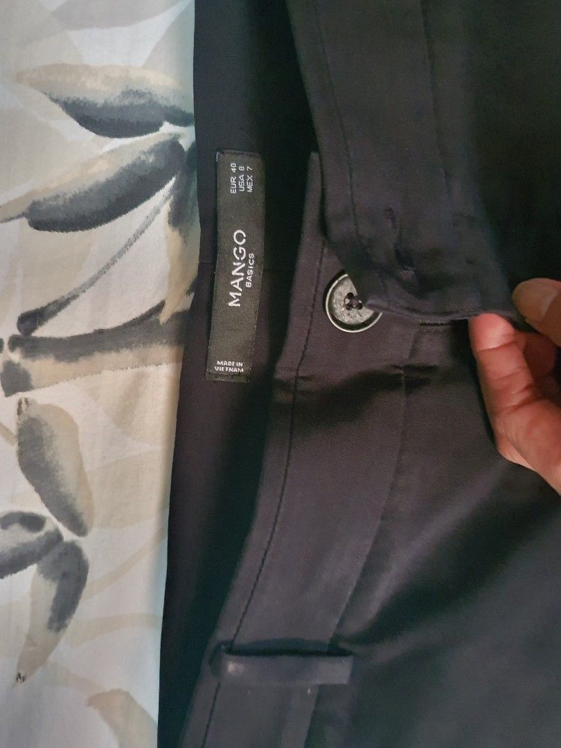 Mango Black Trousers (Category: Trousers) located in Manila. Submitted by mane_13 (Listing ID 1314628642, Image 2). Description: RFS: Does not fit me anymore Details of the sizes are on the pictures.