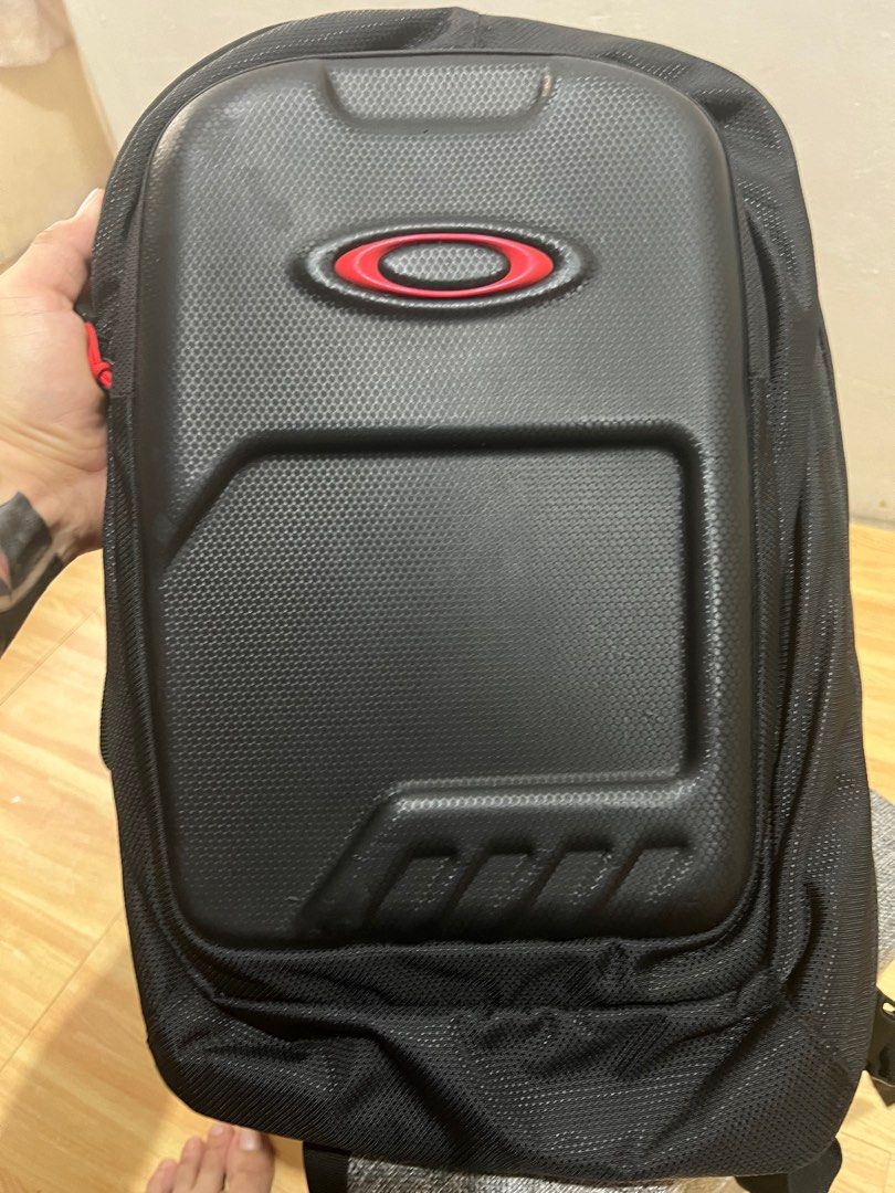 Oakley Motion tech 2.0 Men s Fashion Bags Backpacks on Carousell