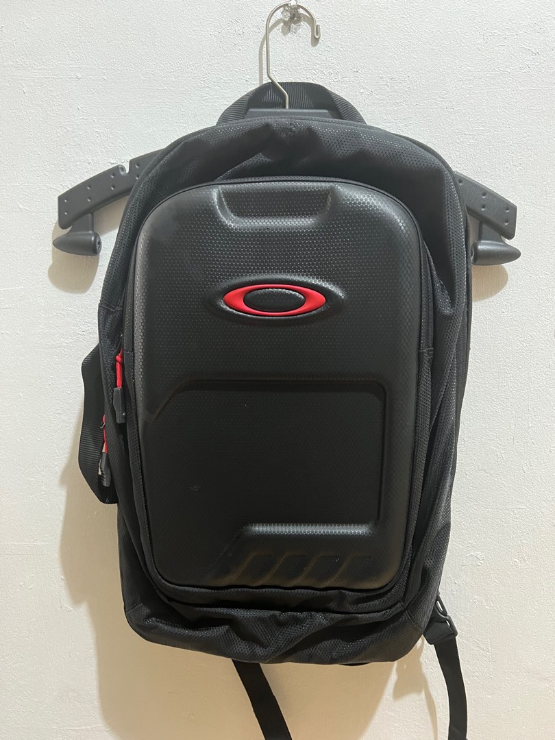 Oakley Motion tech 2.0 Men s Fashion Bags Backpacks on Carousell