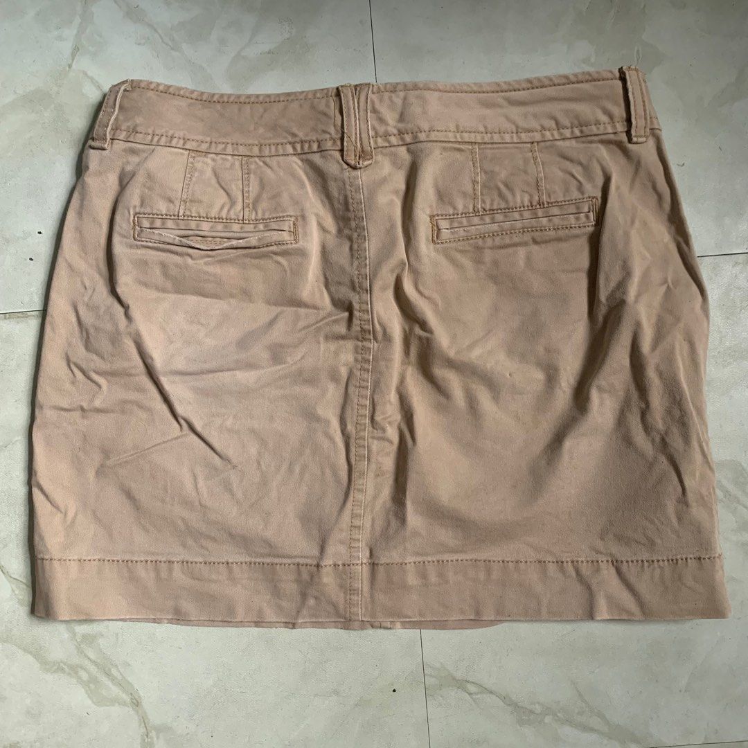 Old Navy Kendal Khaki Skirt (Category: Skirts) located in Taguig. Submitted by askgue (Listing ID 1314613579, Image 3). Description: 28” width 13.5” length .
