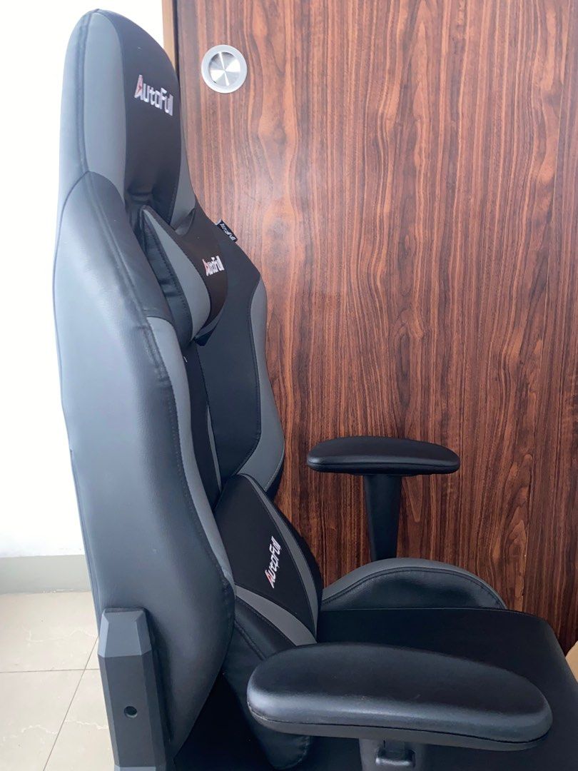Original AutoFull Gaming chair AF050DPUS (Category: Chairs) located in Paranaque City. Submitted by jaydenx (Listing ID 1314728616, Image 3). Description: AutoFull Gaming chair AF050DPUS Product name: AutoFull gaming chair Model : AF050 Color: Black Style: swivel chair Product gross weight: 25.53kg Product size (length x width x heigh): 88x72x50cm Commodity load (kg): 200kg Package: 1 x Gaming Chair 1 x Headrest cushion 1 x Lumbar cushion Feature