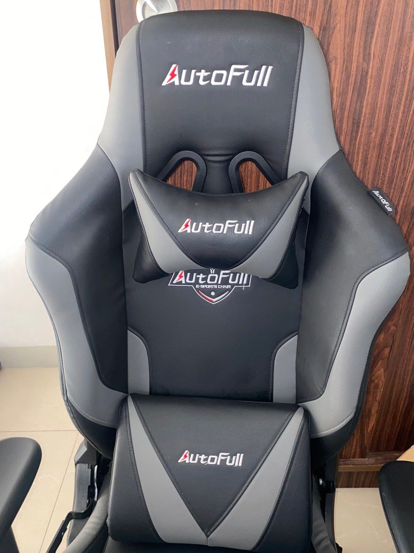 Original AutoFull Gaming chair AF050DPUS (Category: Chairs) located in Paranaque City. Submitted by jaydenx (Listing ID 1314728616, Image 2). Description: AutoFull Gaming chair AF050DPUS Product name: AutoFull gaming chair Model : AF050 Color: Black Style: swivel chair Product gross weight: 25.53kg Product size (length x width x heigh): 88x72x50cm Commodity load (kg): 200kg Package: 1 x Gaming Chair 1 x Headrest cushion 1 x Lumbar cushion Feature