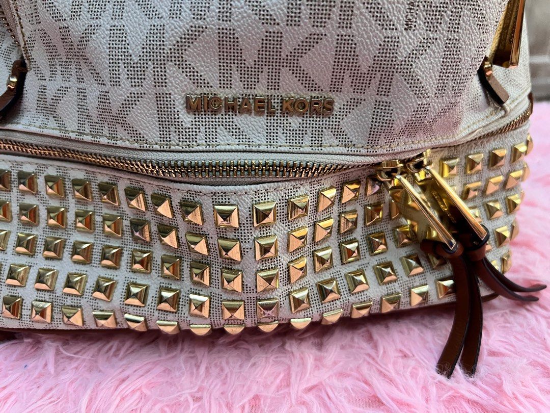 REPRICED: Original Michael Kors Backpack (Category: Luxury Bags & Wallets) located in Marilao. Submitted by sweetrepeat24 (Listing ID 1314715515, Image 2). Description: There's a bit crackings above zip main compartment due to storage, as seen on the 4th pic I already fixed it thru leather paint. But can be repairable using leather tonic cream repair gel. Hardwares are still gold. No other crackings on rubber linings. Still intact. Medyo madumi l
