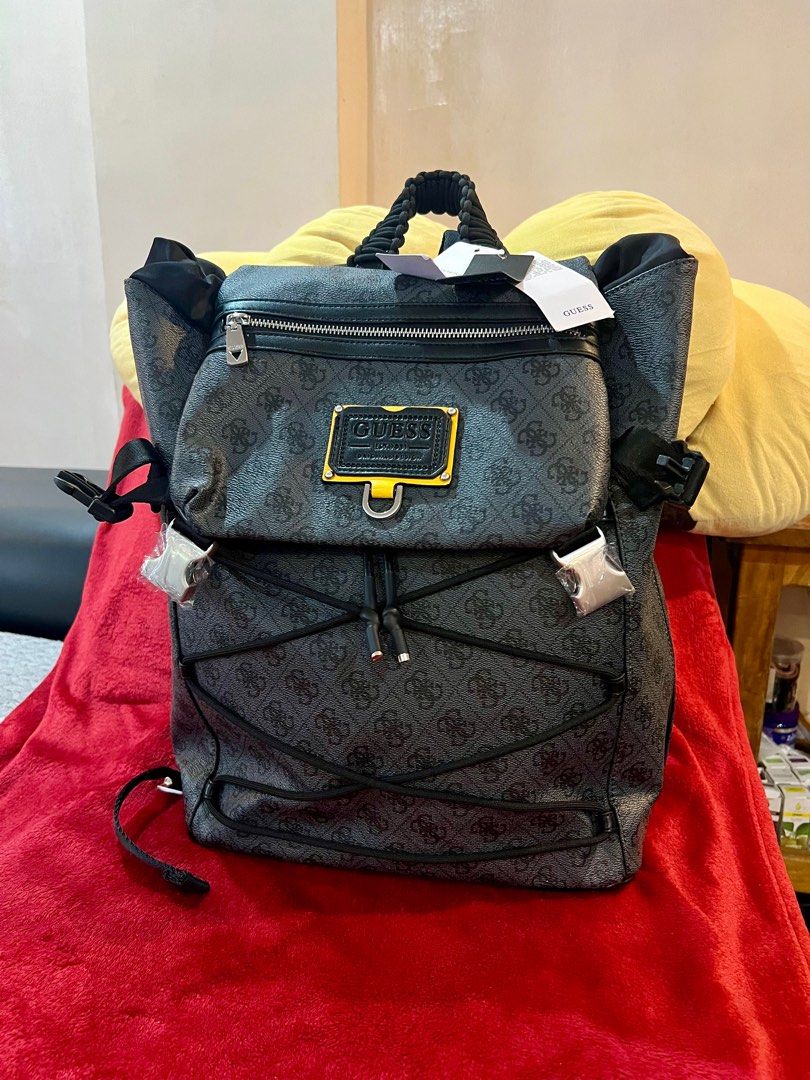 salameda back pack (Category: Backpacks) located in Santiago. Submitted by immikehell (Listing ID 1314562880, Image 1). Description: guess salameda back pack with laptop and ipad compartment .