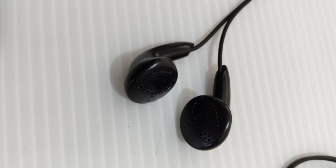 Sony 中古 discman earphone （分類：頭戴式/罩耳式耳機）位於 Hong Kong。 由 rcc221 提交（商品編號 1314612128，圖片 2）。簡介： 89成新, 長線, 淨耳機冇其他, 青衣站交收。