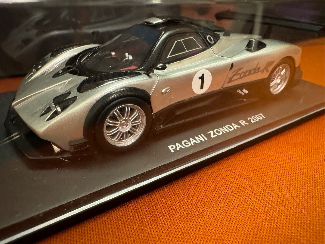 Spark Model S0697 1:43 PAGANI ZONDA R 2007, 興趣及遊戲, 旅行, 旅遊- 旅行必需品及用品-  Carousell