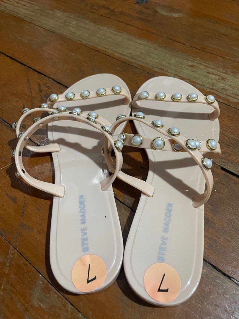 STEVE MADDEN SANDALS (Category: Flats & Sandals) located in Paranaque City. Submitted by wassspp (Listing ID 1314721135, Image 2). Description: size 7 25cm brand new from US.