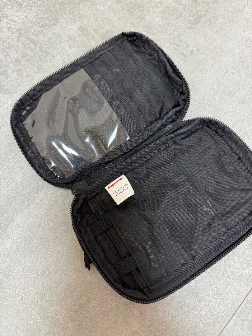 Supreme small zip pouch, 名牌, 飾物及配件- Carousell