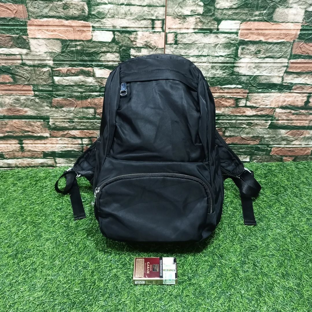 Nylon of polyester tas deals