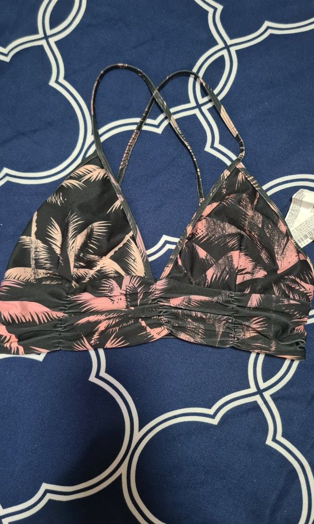 Tropical Top (Category: Bikinis & Swimsuits) located in Quezon City. Submitted by cdm19 (Listing ID 1314645982, Image 2). Description: Can be worn as top or swimwear. Padded..