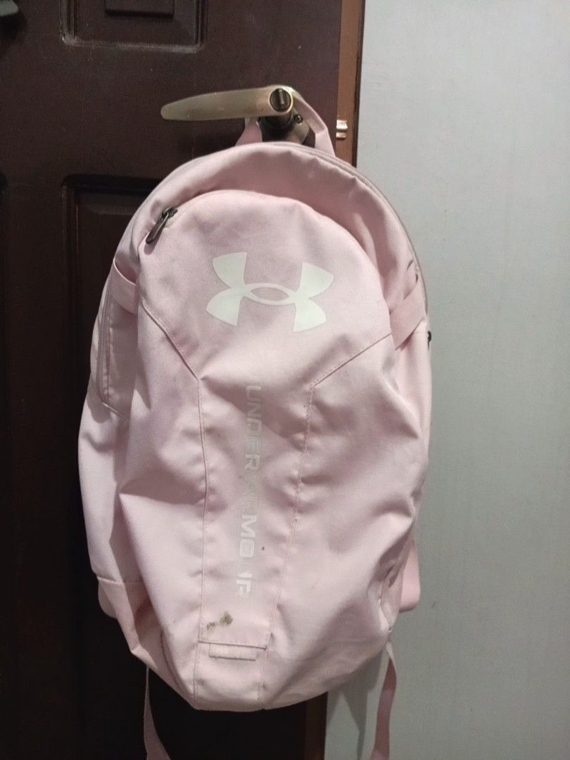Under Armour Pink Backpack (Category: Backpacks) located in Manila. Submitted by kaeola (Listing ID 1314630170, Image 2). Description: -medyo madumi lang since di nagagamit masyado (washable stains) rfs: decluttering bilhin niyo na po hehe.