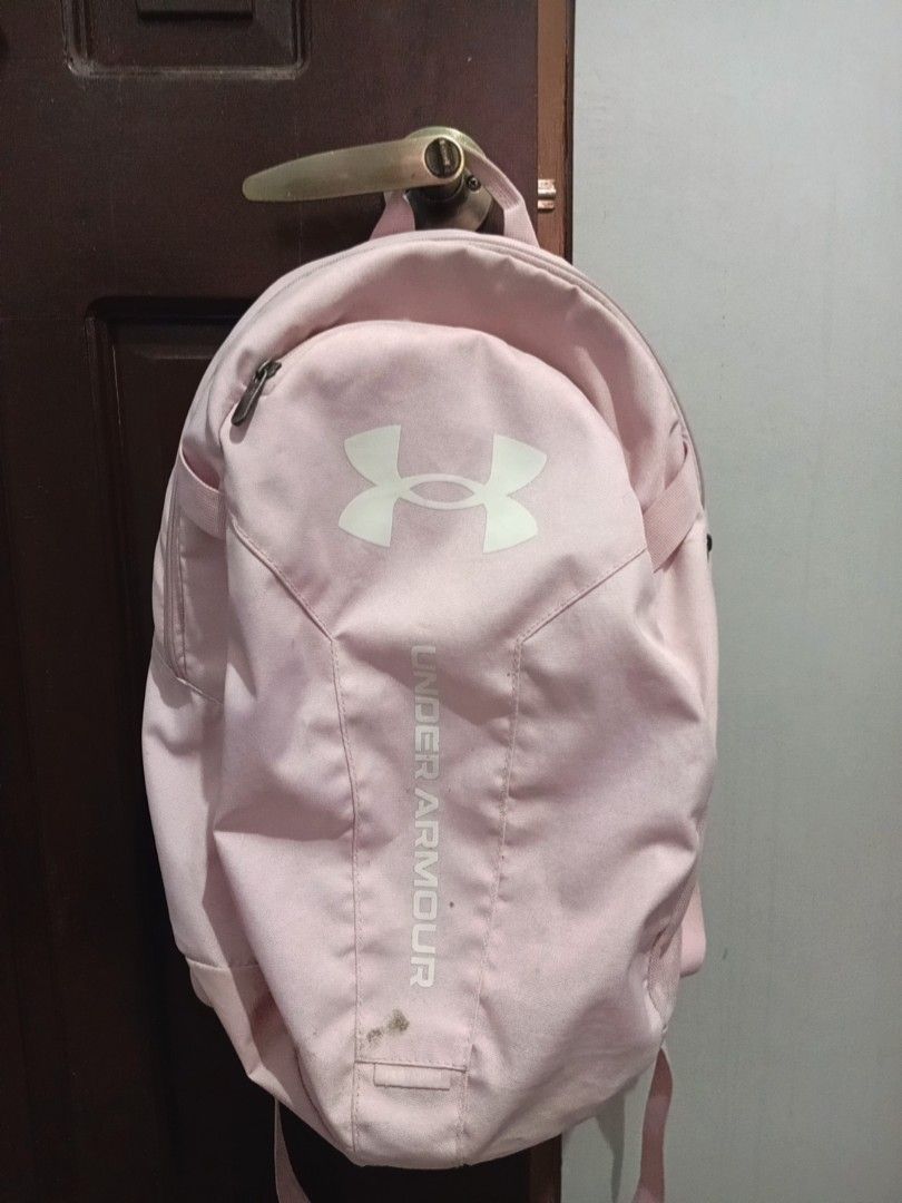 Under Armour Pink Backpack (Category: Backpacks) located in Manila. Submitted by kaeola (Listing ID 1314630170, Image 1). Description: -medyo madumi lang since di nagagamit masyado (washable stains) rfs: decluttering bilhin niyo na po hehe.