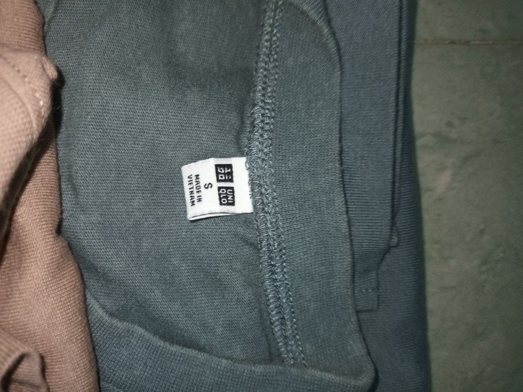 Uniqlo Crew Necks (Category: Shirts) located in Manila. Submitted by ndmc_ (Listing ID 1314617828, Image 3). Description: Uniqlo Crew Necks Size Small Green - 150 Brown - 150 Get both for 275.