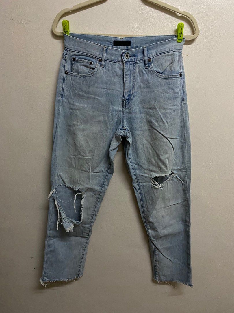 Uniqlo Denim Pants (Category: Jeans) located in Santa Rosa. Submitted by help.medeclutter21 (Listing ID 1314722838, Image 1). Description: SEE PICTURES IN CENTIMETER for exact measurements ‼️‼️ Length 84-85 cm Waistline 28-29 J&T Gcash/BPI.