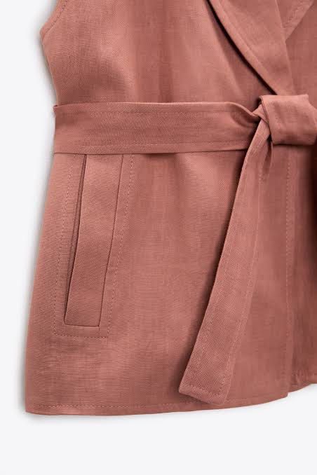 Zara old rose oversized vest (Category: Others Tops) located in San Fernando. Submitted by project.cleanup (Listing ID 1314655238, Image 2). Description: Zara vest with pockets 🥹 Missing belt but still looks good without it 👍🏻 Very nice color Can be dressed up or down super nice Xs on tag but ok til xl imo since oversized.