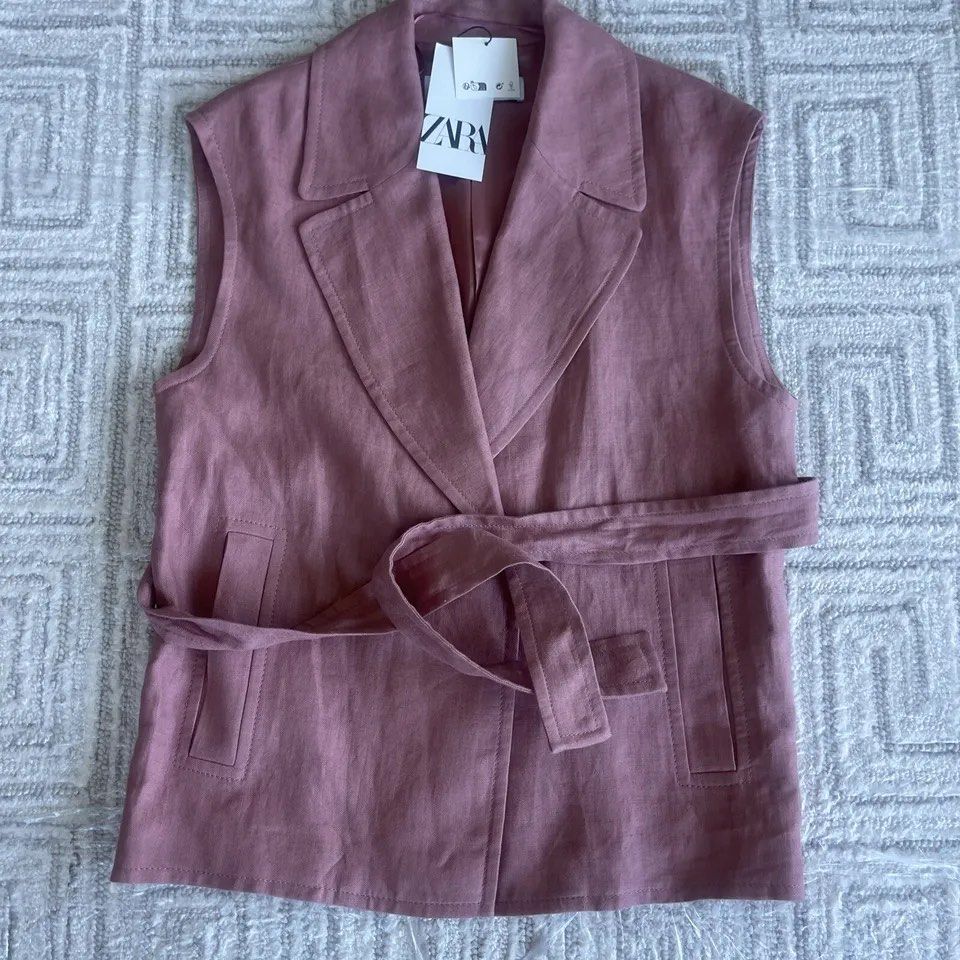 Zara old rose oversized vest (Category: Others Tops) located in San Fernando. Submitted by project.cleanup (Listing ID 1314655238, Image 3). Description: Zara vest with pockets 🥹 Missing belt but still looks good without it 👍🏻 Very nice color Can be dressed up or down super nice Xs on tag but ok til xl imo since oversized.