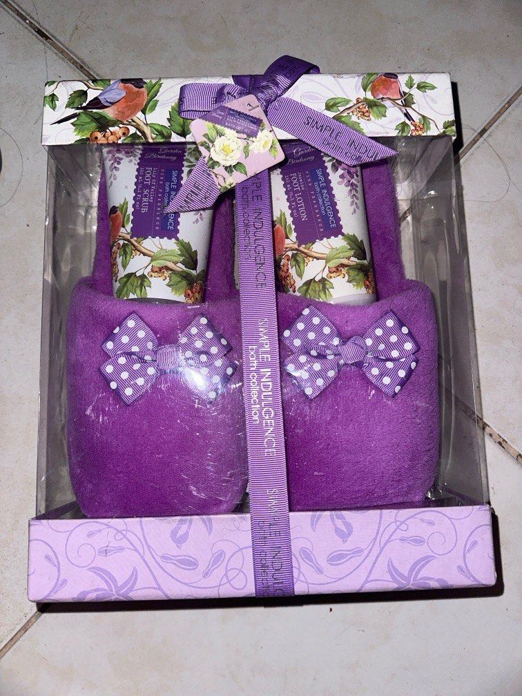 Bath gift set (Category: Body Care) located in San Juan City. Submitted by annietango (Listing ID 1314914695, Image 1). Description: Slippers, foot scrub and lotion.
