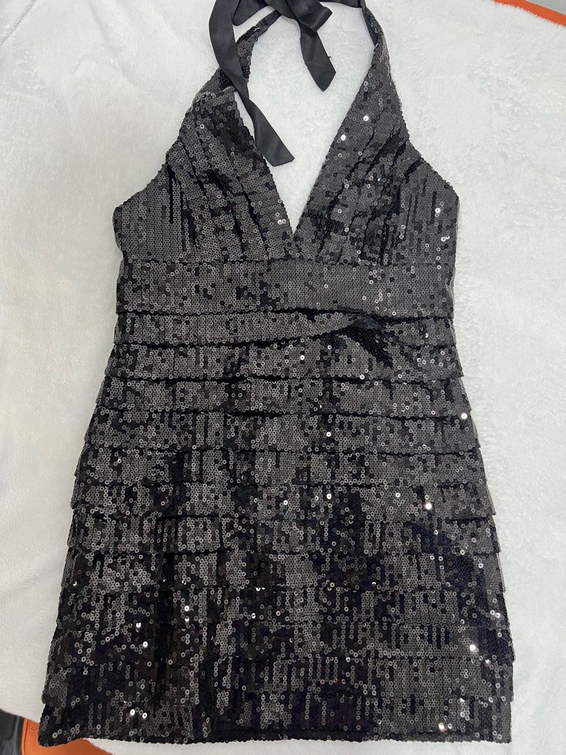 Black Sequin Dress (Forever 21) (Category: Evening dresses & gowns) located in Marikina City. Submitted by declutterwithe (Listing ID 1314791219, Image 3). Description: - Used once - Bought for P1600 - Forever 21 - Size Medium.