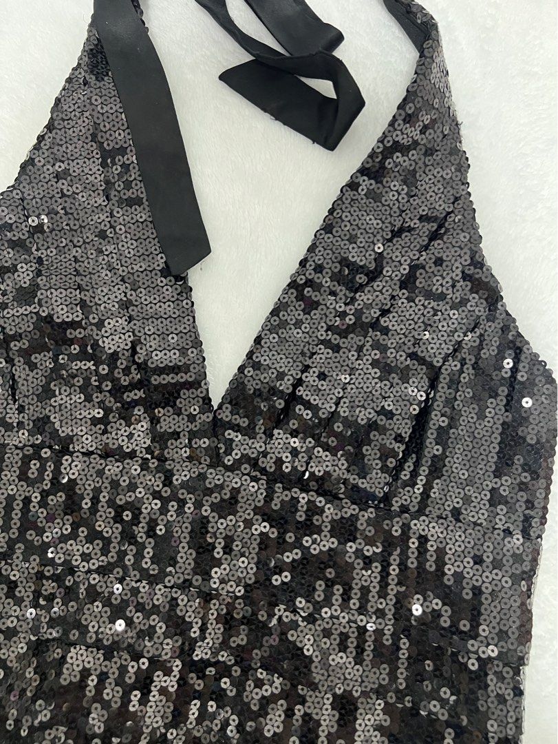 Black Sequin Dress (Forever 21) (Category: Evening dresses & gowns) located in Marikina City. Submitted by declutterwithe (Listing ID 1314791219, Image 2). Description: - Used once - Bought for P1600 - Forever 21 - Size Medium.