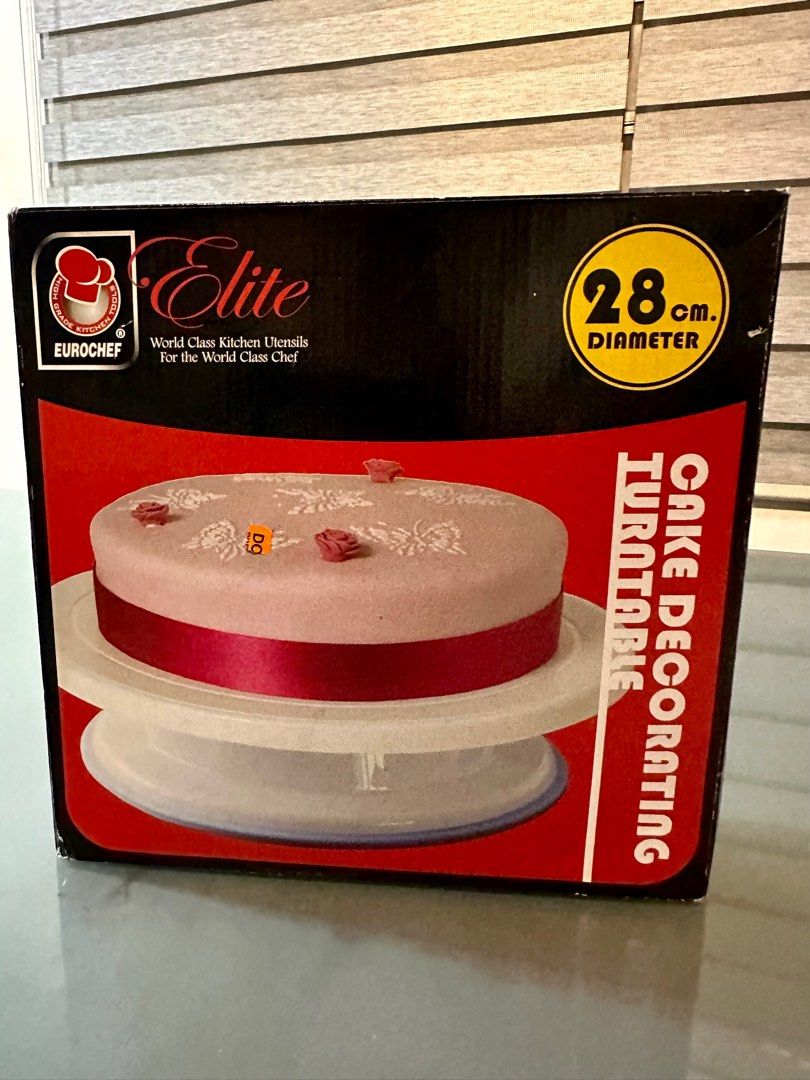 Cake Decor Turntable (Category: Bakeware) located in Lipa City. Submitted by jnlxv87 (Listing ID 1314752560, Image 1). Description: Used once only Pinatungan lang ng cake for picture taking.