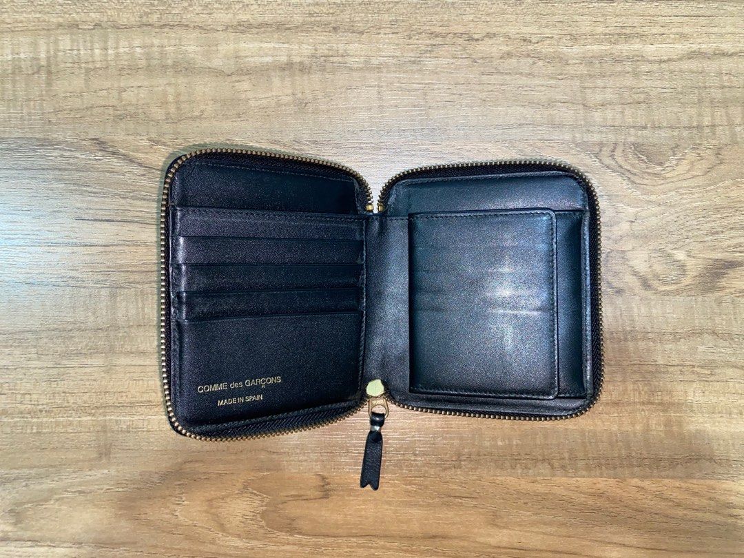 Comme des garcons zip around wallet video top