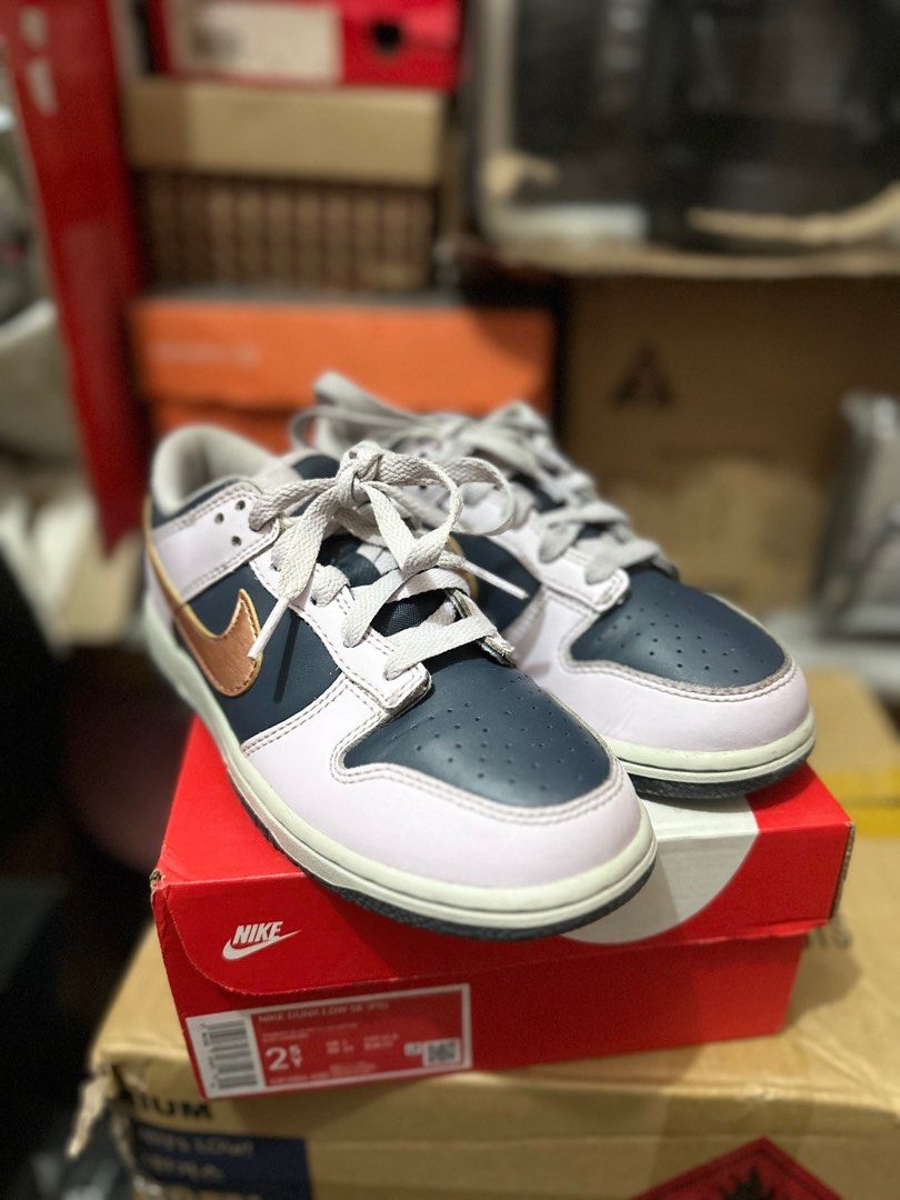 Dunk Low Cooper 2.5Y 21.5cm (Category: Babies & Kids Fashion) located in Pasig City. Submitted by madiscarte.ph (Listing ID 1314925358, Image 2). Description: ALL ITEMS ARE PERSONAL PRELOVED AND ORIGINAL.