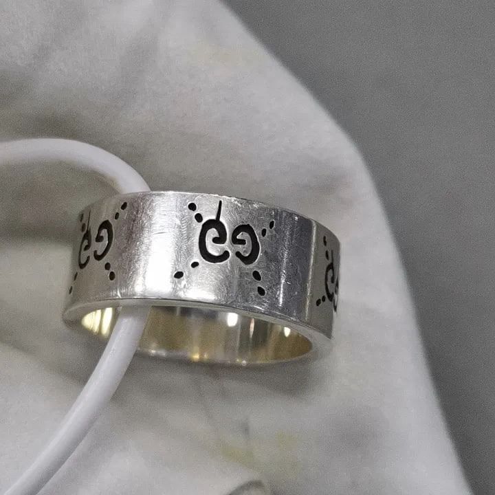 Skull gucci ring top