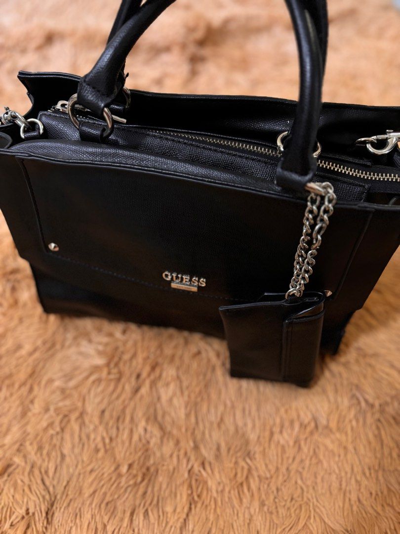 Guess Women Shoulder/Hand Bag (Category: Shoulder Bags) located in Las Pinas. Submitted by stashstop (Listing ID 1314804419, Image 2). Description: .