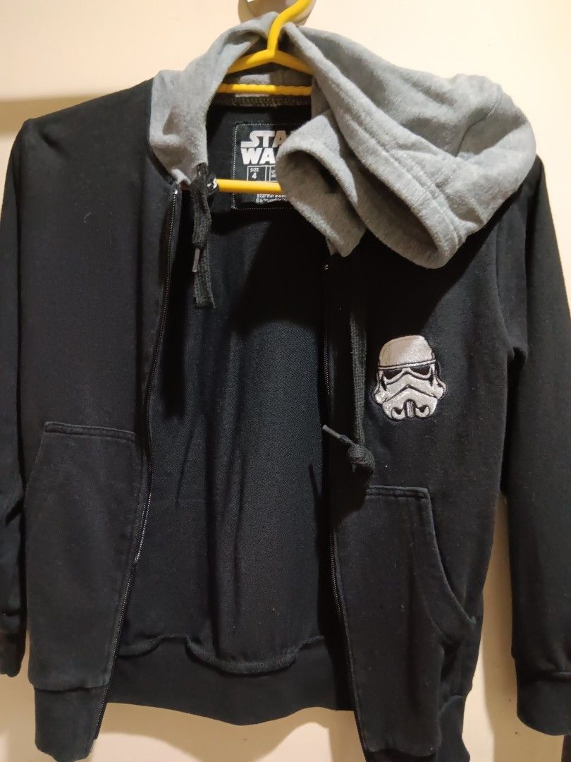Jacket (Category: Babies & Kids Fashion) located in Makati City. Submitted by akosijas (Listing ID 1314767589, Image 3). Description: Star Wars jacket.